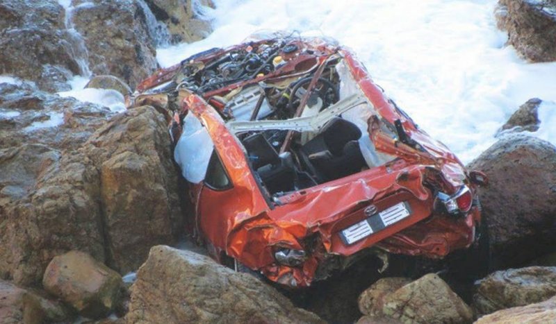 car-crash-cliff-fatal-cape-town-gordons-bay-south-africa-toyota-gt-86.jpg