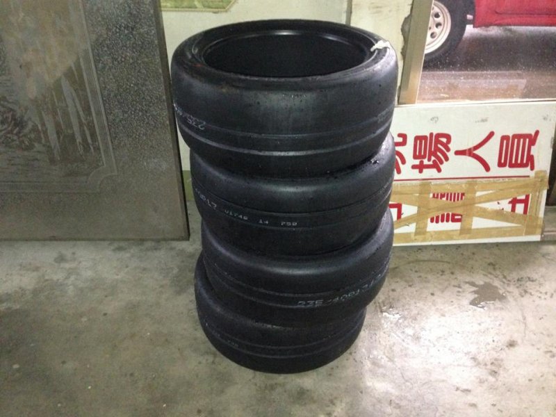 Maxxis RC1  235/40R17
